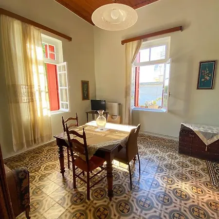 Vila The Neoclassical Garden House *