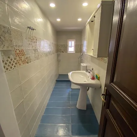 Villa Shared House , Private With Garden