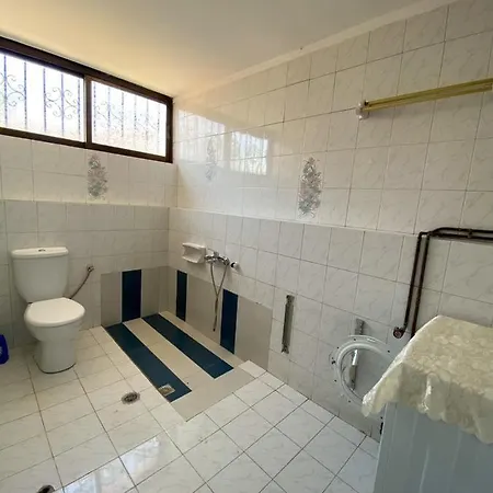 Shared House , Private Rooms And Private Bathrooms With Garden