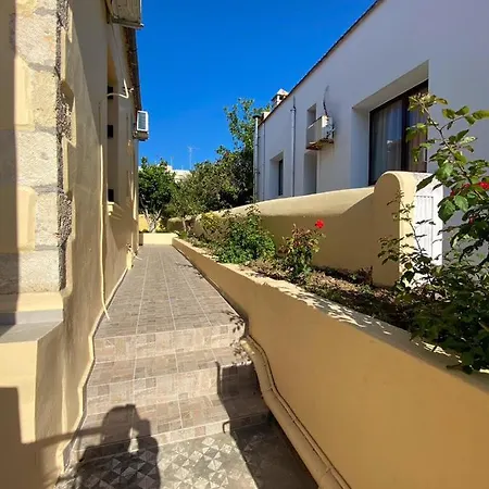 Shared House , Private Rooms And Private Bathrooms With Garden * Hriszí Aktí Haniá